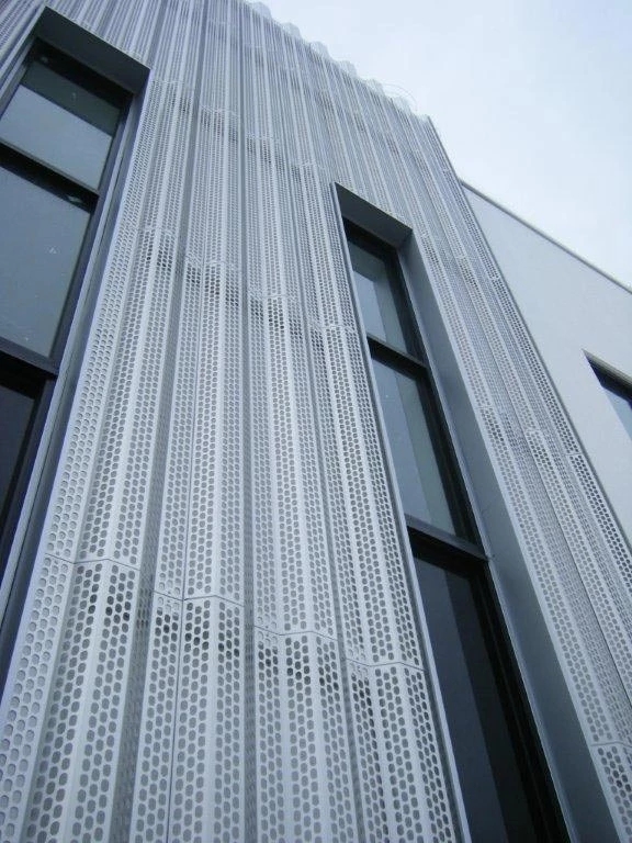 El panel de aluminio revestido de la chapa del polvo con el uso de aluminio de la pared de cortina de la hoja del aluminio 3003