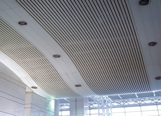 Los paneles de techo de aluminio del llano del clip del bafle de la placa de la tira del metal para la estación de metro del subterráneo