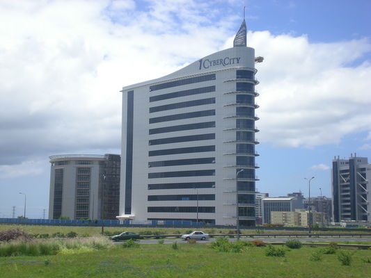 La pared de cortina antiestática libre del panel del metal de la textura del rasguño del satén anunció diseño proveedor